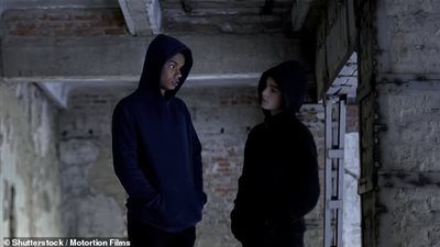 حمل السلاح بالمدارس ظاهرة عالمية (صور)