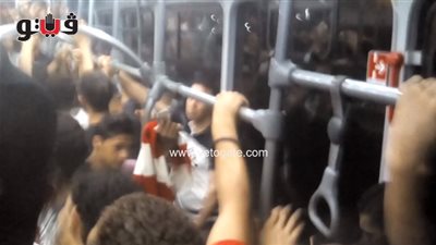 جماهير الزمالك تزلزل مطار القاهرة بهتافات: احنا ملوك اليد (فيديو)