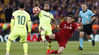 نجم ليفربول: ميسي يجعلك تبدو غبيا!