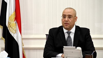 وزير الإسكان يشدد على عدم التعامل مع الشركات المتقاعسة مستقبلا
