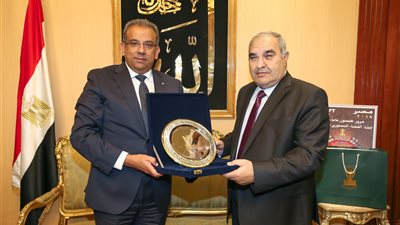 إصدار طابع بريد تذكاري بمناسبة مرور ٥٠ عاما على إنشاء المحكمة الدستورية