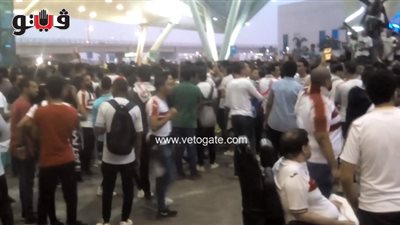بعثة يد الزمالك تصل مطار القاهرة.. والجماهير تستقبلها بـ