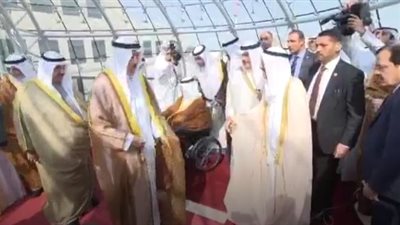 سرب مقاتلات واحتفالات شعبية.. استقبال باهر للشيخ صباح في الكويت (فيديو)
