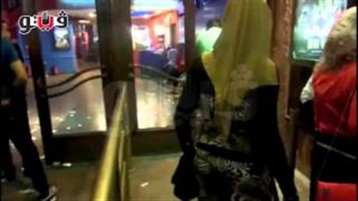 بالفيديو.. «السبكي» يتابع أفلامه في دور العرض بوسط القاهرة