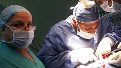 أورام قنا يجري عمليات استئصال وتشريح غدد (صور)