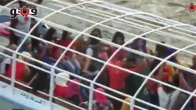 بالفيديو.. فتيات يشعلن حماس ركاب مركب نيلى بـ «وصلات الرقص»