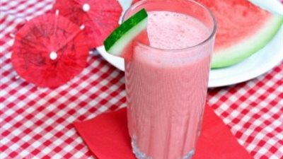 طريقة عمل «ميلك شيك البطيخ» من مطبخ سلمى فؤاد