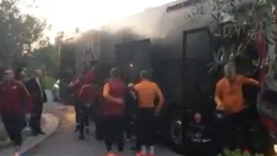 بالفيديو.. محمد صلاح يصل مع روما إلى مدينة بيسكارا