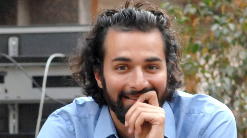  الفنان أحمد حاتم
