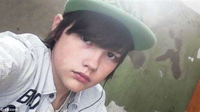 دافع عن والدته فحطم المغتصب جمجمته(صور)