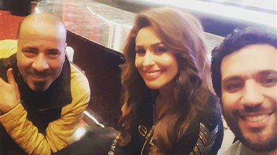 «سيلفي» مي سليم وحسن الرداد مع محمد سعد