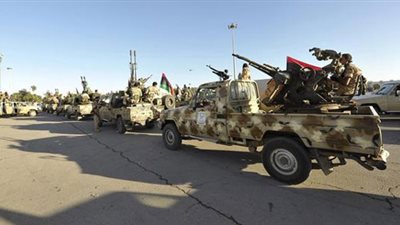 «هدنة» في ليبيا لإطفاء حريق «مستودع وقود»