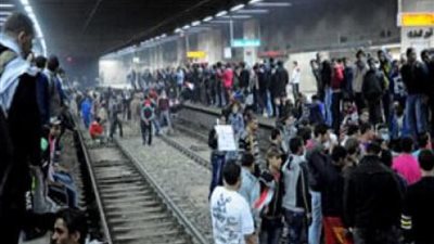 انقلاب عربة مترو بخط حلوان وتوقف الحركة بين طرة البلد والمعصرة