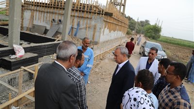 محافظ قنا يتفقد عددا من مشروعات قوص بمليار و38 مليون جنيه (صور)