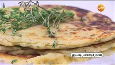 طريقة عمل فطائر البطاطس بالسجق (فيديو)