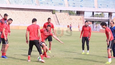 فايلر يخصص فقرة للكرات العرضية بمران الأهلي