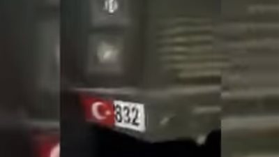 قوات سوريا الديمقراطية تستولي على مدرعة تركية في رأس العين (فيديو)