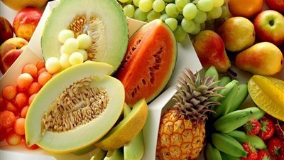 تناول الفواكه يساعد على ترطيب جدار المعدة ويمنع الالتهابات