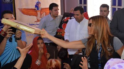 بالصور.. كارول سماحة تطلق حملة لتطوير العشوائيات في مصر