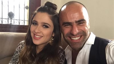 موديل كليبات نانسي عجرم يشارك في «هربانة منها»