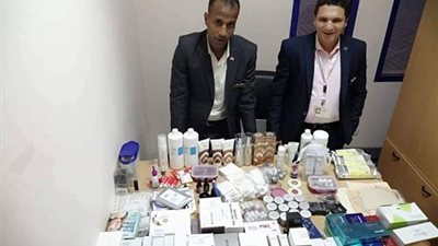 ضبط أدوية ومستحضرات تجميل بحوزة راكب في مطار مرسى علم