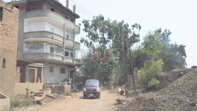 بعد كثرة الحوادث.. أهالي 10 قرى بميت غمر يستغيثون من تهالك طريق كفر الشيخ هلال (فيديو)