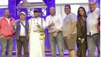 تركي آل الشيخ يزور فريق عمل مسرحية 