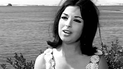 صلاح جاهين يكتب: شاطئ ينقصه المرح