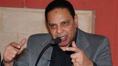 علاء الأسوانى: قانون الضرائب يتعطل أمام أثرياء الإخوان