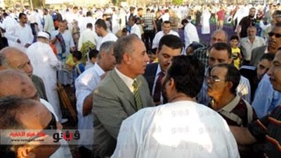 محافظ البحر الأحمر يؤدي صلاة العيد بساحة الديوان العام