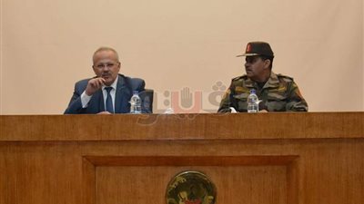 رئيس جامعة القاهرة يزور كلية القادة والأركان (صور)