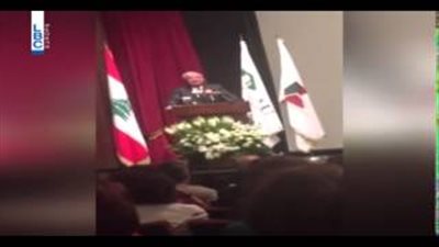 بالفيديو.. طالبة تضع وزير الداخلية اللبناني في موقف محرج