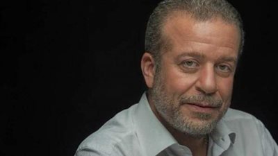 صورة نادرة لشريف منير في طفولته مع والدته