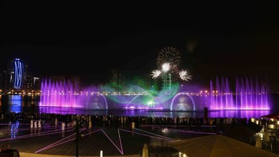 بالصور.. واجهة المجاز المائية تحتفل بعيد الفطر في الشارقة