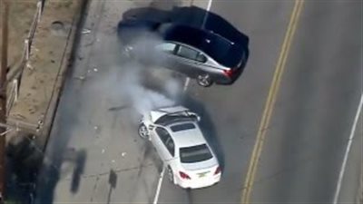 بالفيديو.. مطاردة سيارة مسروقة تنتهي بحادث تصادم