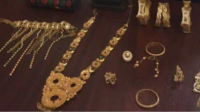 خادمة تسرق مصوغات ذهبية ونقودا من منزل كفيلها (صور)