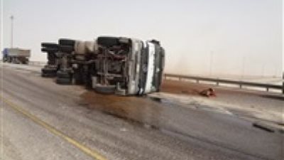 انقلاب سيارة محملة بزيت تموين في القليوبية