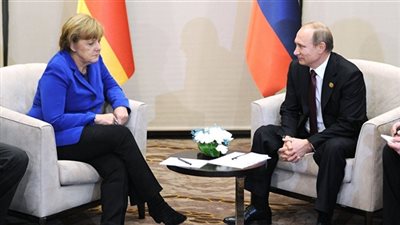 بوتين لميركل: المعتدون على سوريا ألحقوا ضررا بالتسوية السورية
