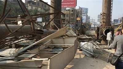 عطل الفجرية.. تفاصيل توقف حركة المترو على الخط الأول.. رافعة شركة إعلانات تسقط على الشبكة الهوائية في غمرة.. تكدس وزحام على المحطات.. توفير أتوبيسات لنقل الركاب.. ووزير النقل ينتقل إلى موقع الحادث