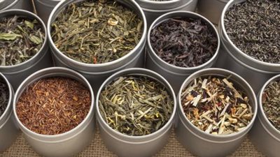 «خلطات الموت».. وفاة فتاتين بسبب «زيت شعر».. خلطة للسمنة تتسبب في مرض مواطنين.. «الصيادلة»: المصريون اتجهوا للعطارة بسبب ارتفاع سعر الدواء.. هاني الناظر: العطارون يستخدمو