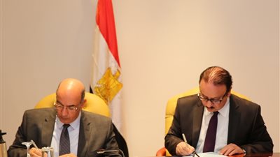الاتصالات و «تحيا مصر» يوقعان مذكرة تعاون لمكافحة فيروس سي