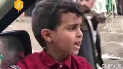 بائع الماء.. طفل اليمن المظلوم والده يحول حلمه إلى كابوس (فيديو)