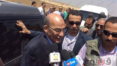 وزيرا الزراعة والتموين يتابعان موسم حصاد القمح في بني سويف