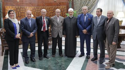 تفاصيل لقاء شيخ الأزهر بمجموعة من قدامى المحاربين