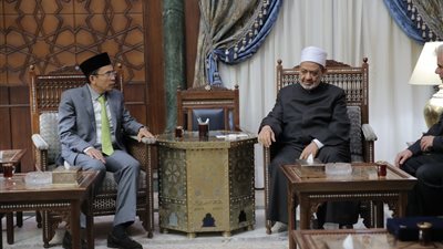 الإمام الأكبر: أبناء الأزهر الوافدين سفراء للمنهج الوسطي في مجتمعاتهم