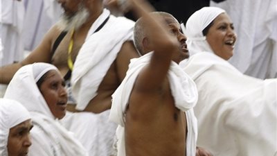 ملايين الحجاج يتدفقون على «منى» لرمى جمرة العقبة الكبرى