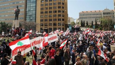 ضرائب الواتس تحرق لبنان.. مظاهرات عارمة في شوارع بيروت والحكومة تتراجع عن القرار