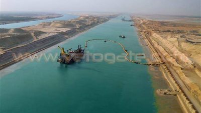 عبور 53 سفينة قناة السويس بحمولة 3.1 ملايين طن