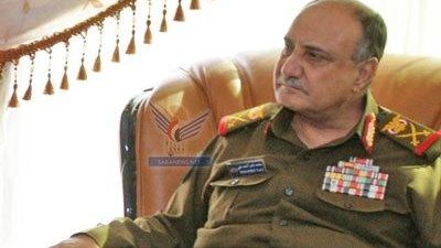 وزير الدفاع اليمني يؤدي صلاة عيد الأضحى مع المقاتلين