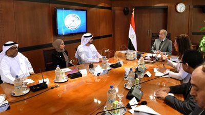 شريف إسماعيل يستقبل وزير شئون الوزراء الإماراتي ووزيرة السعادة